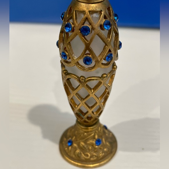 Perfume Bottle Gold Blue stone And Crystal Look Top Very Pretty Never Used - Picture 6 of 7
